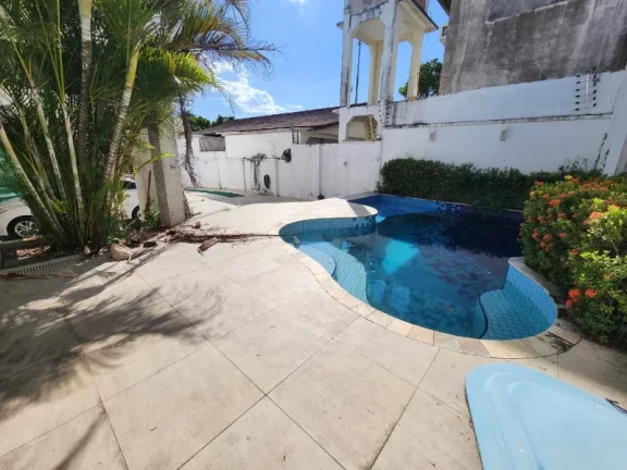 Imagem Mansão com 5 suites e piscina no bairro Adrianópolis, em localização privilegiada pronta para ser financiada