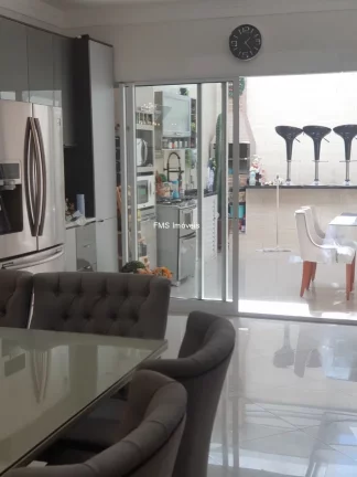 Imagem Casa à venda em São Paulo-SP na Vila Esperança com 4 quartos, 4 suítes e 3 vagas de garagem.