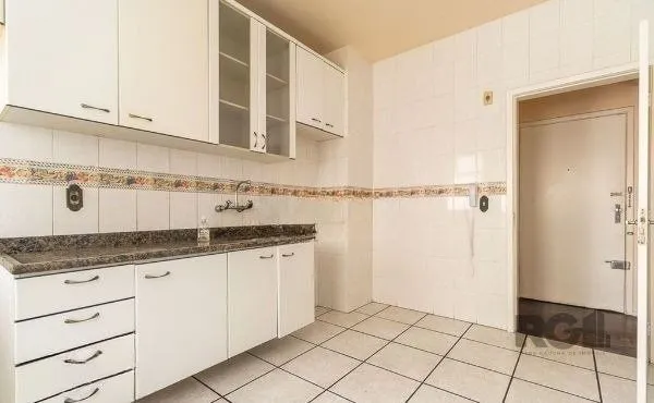 Imagem Apartamento no bairro Floresta de 2 dormitórios dependência e vaga DESOCUPADO