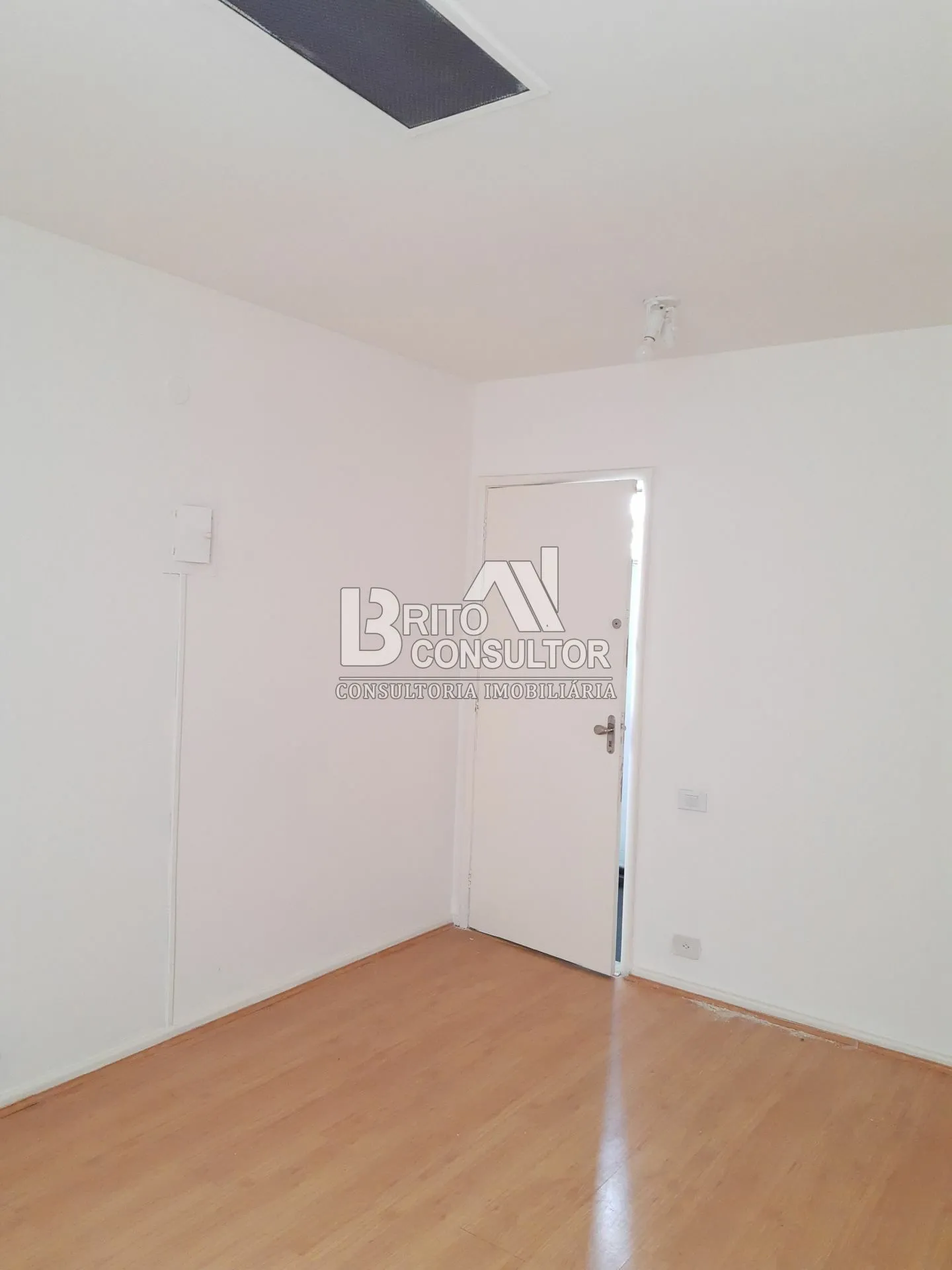 Imagem Sala Comercial á Venda Excelente Localização 16 M² Apenas 75.000 - Centro Niterói/RJ.