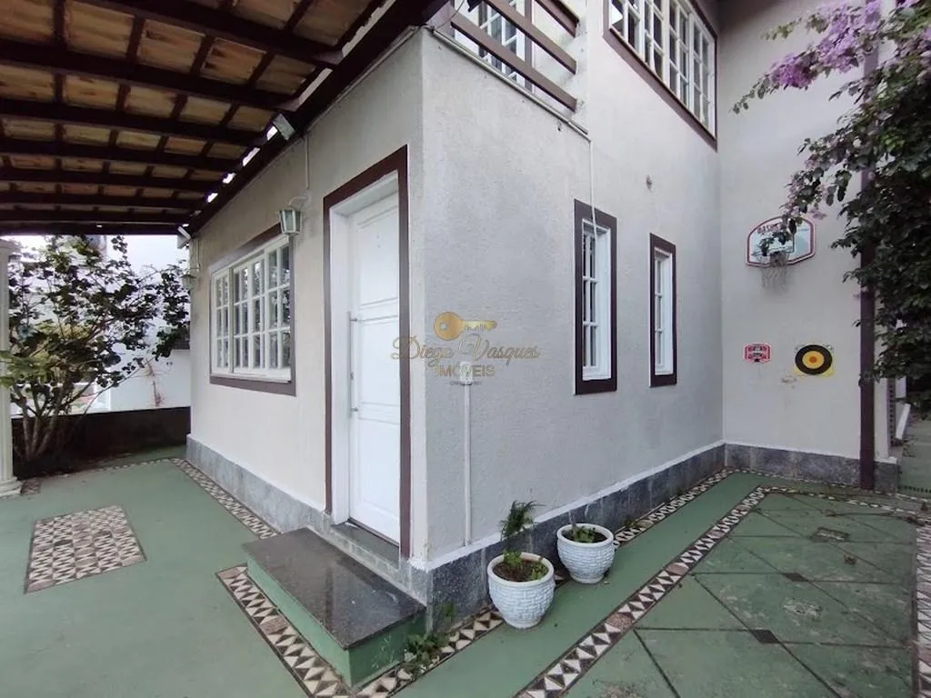 Imagem Casa em Condomínio para Venda em Teresópolis / RJ no bairro Albuquerque