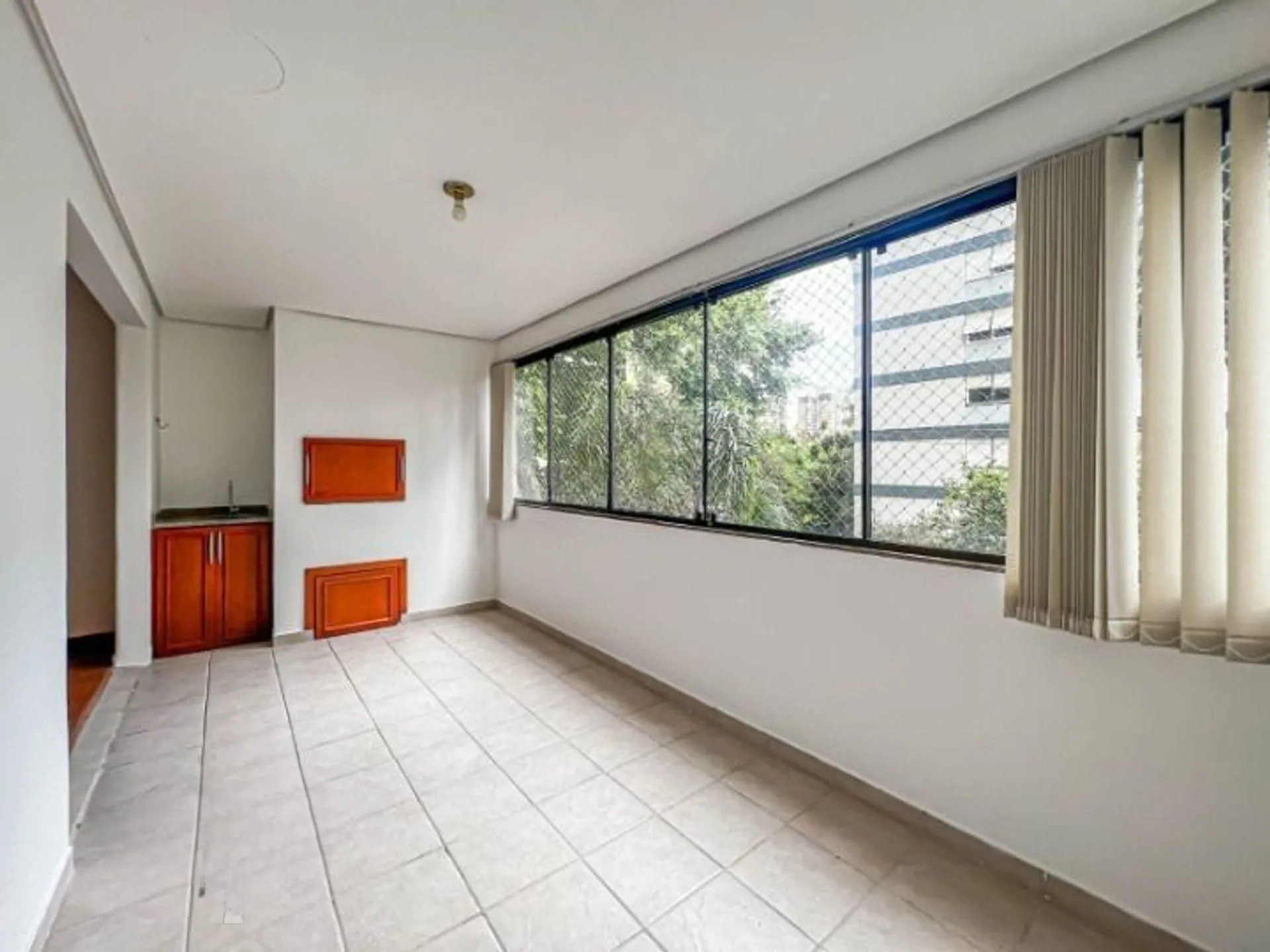 Imagem Apartamento de 3 quartos, suíte e 1 vaga de garagem no bairro Menino Deus em POA
