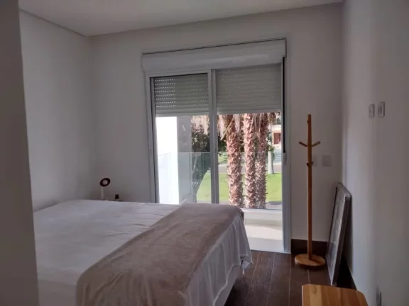 Imagem Casa Moderna em Condomínio  Segurança e Lazer