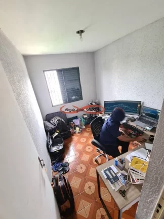 Imagem APARTAMENTO USADO A VENDA EM ITAQUERA - POUCOS METROS RADIAL LESTE.