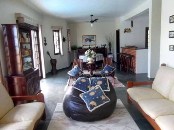 Imagem CASA COM PISCINA PERTINHO DA PRAIA