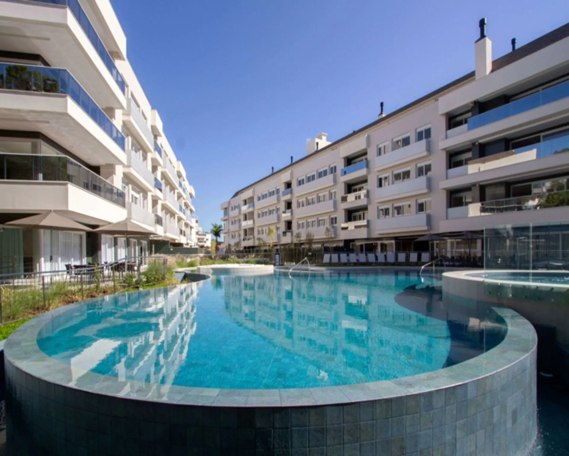 Foto do imóvel Apartamento 4 suítes, 230 m², em Jurerê In em Rua das Piraúnas