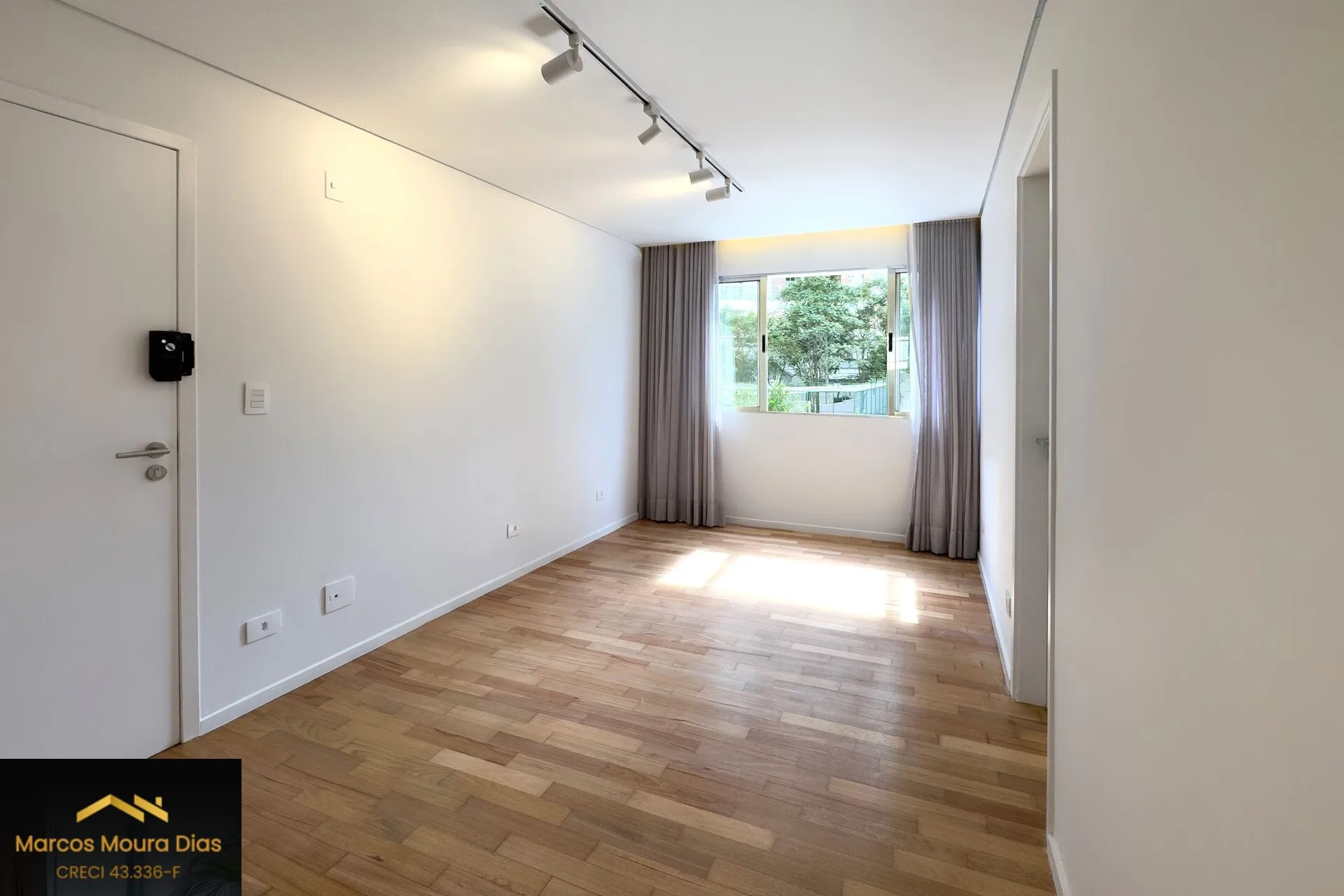 Imagem Apartamento no Alto da Lapa REFORMADO com 2 Dormitórios e 1 Vaga Coberta. Edifício com Lazer
