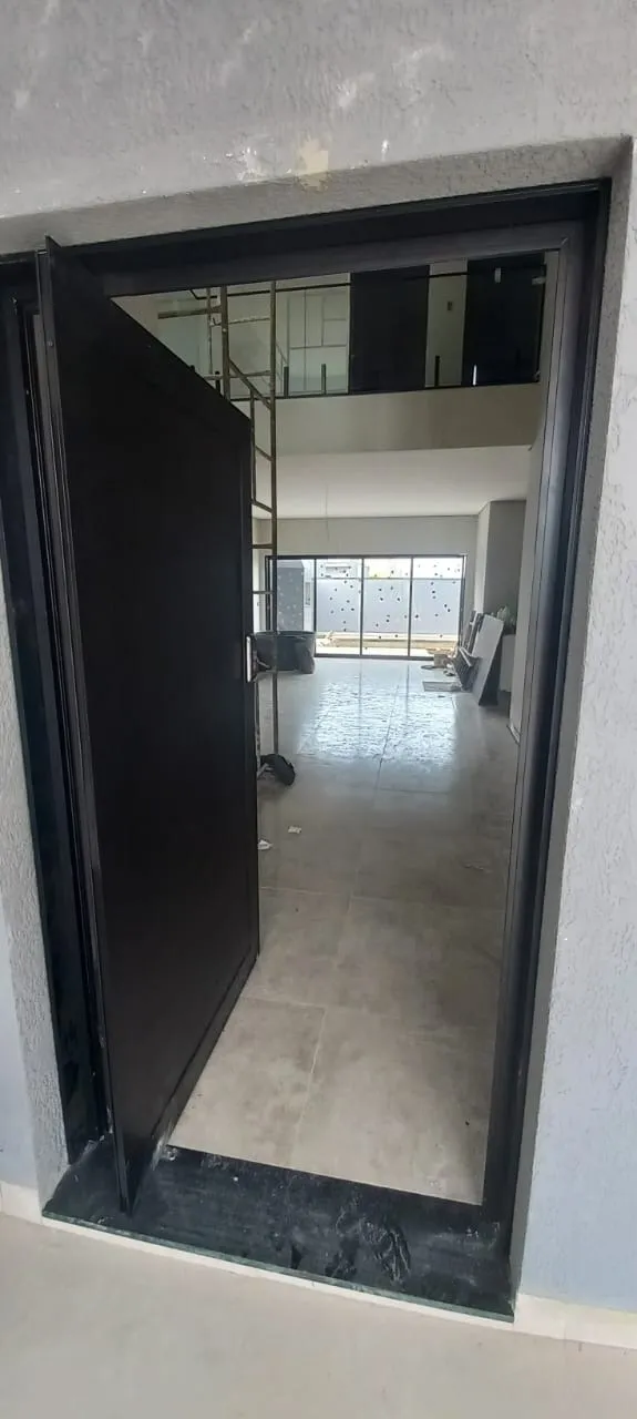 Imagem Sobrado Luxuoso no Villagio Wanel - 3 Suítes, Piscina e Acabamento de Primeira