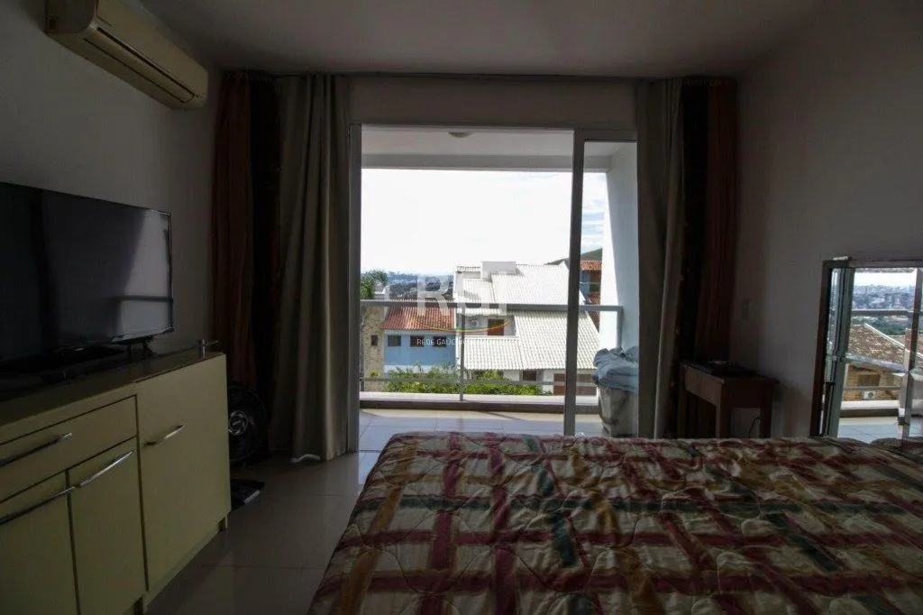 Imagem Casa para Venda - 300m², 3 dormitórios, sendo 1 suites, 4 vagas - Teresópolis