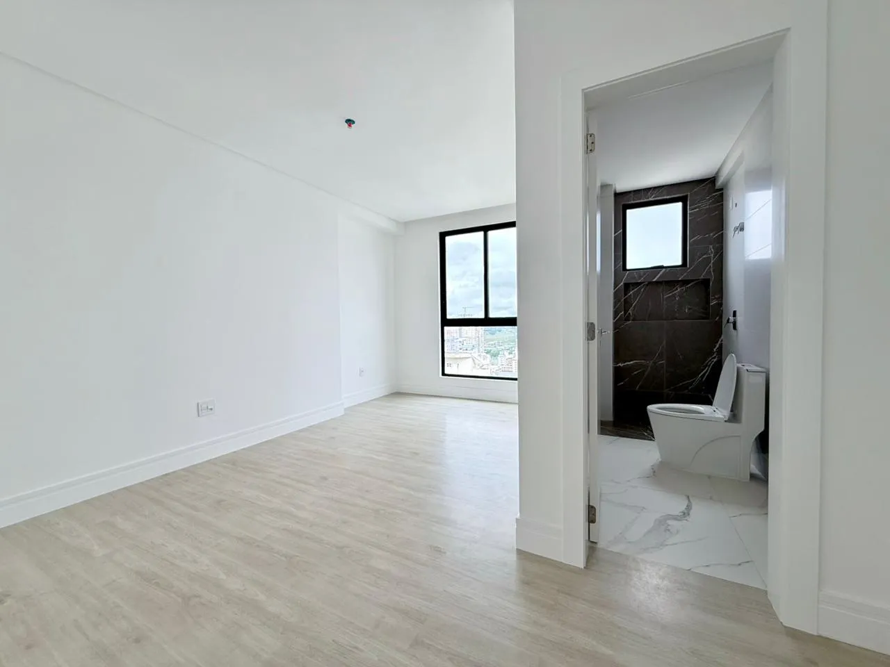 Imagem Apartamento à venda com 206m2 por R$ 3.290.000,00