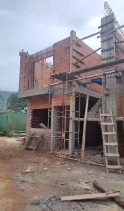Imagem CASAS DENTRO DE CONDOMÍNIO EM FASE DE ACABAMENTO , A 80 METROS DA PRAIA, PAGAMENTO COM UMA ENTRDA E PARCELAS ATÉ OUTUBRO DE 2025