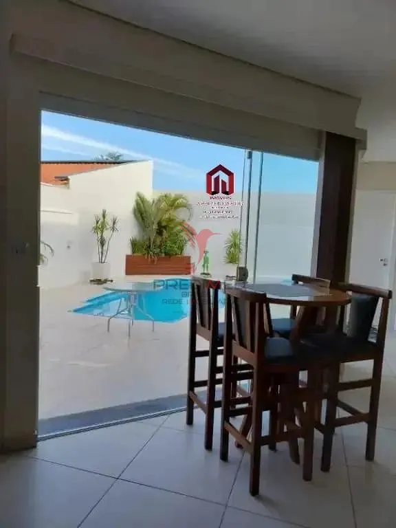 Imagem EXCELENTE CASA COM 4 DORMITORIOS PARA A VENDA - EM FLORIANOPOLIS SC BRASIL