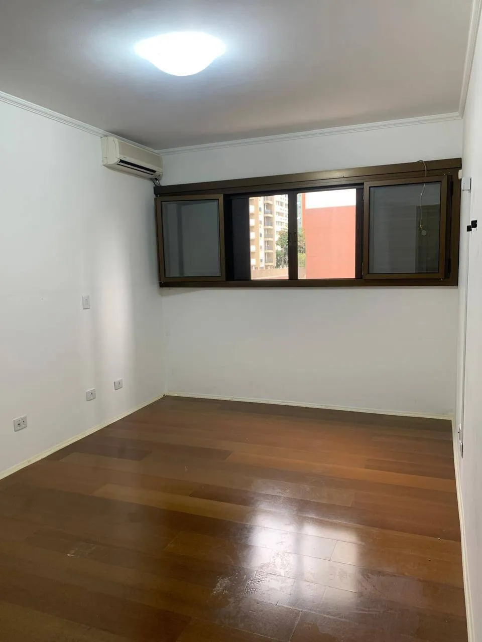 Imagem Apartamento de 4 Quartos (2 Suítes) para Aluguel em Alphaville Empresarial, Barueri - SP