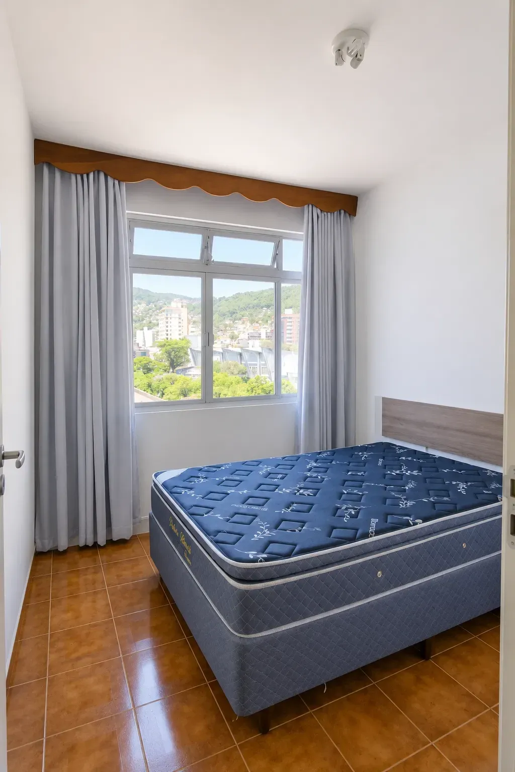 Imagem Apartamento com 2 Quartos à Venda, 72 m² em Centro - Florianópolis