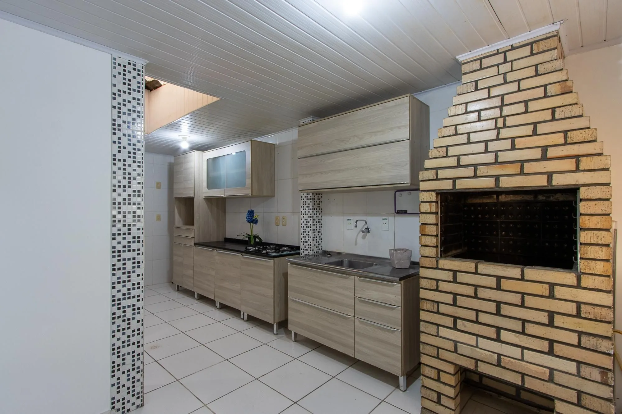 Imagem Casa de condomínio, 3 dormitórios, 1 suíte, 1 vaga coberta, no bairro Cristal.
