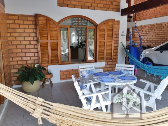 Imagem Casa na quadra da praia de Canasvieiras
