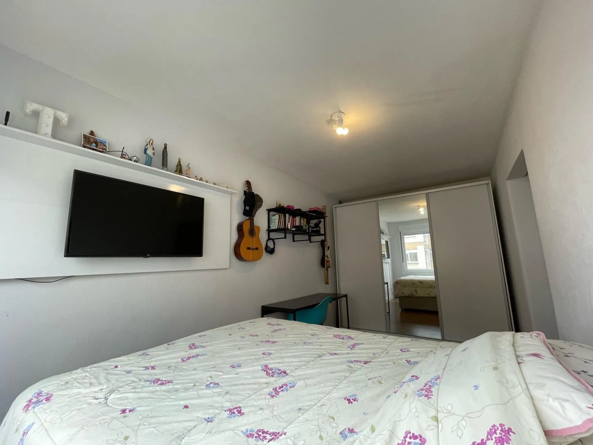 Imagem Apartamento com linda vista definida para o Rio Guaíba ? amplo, arejado e com sol da tarde!