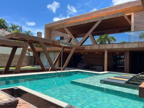 Foto do imóvel Casa de luxo em condomínio no Portão: 5 quartos, 5 suítes, 3 salas, 2 banheiros, 6 vagas, 1.500m² em Lauro de Freitas-BA