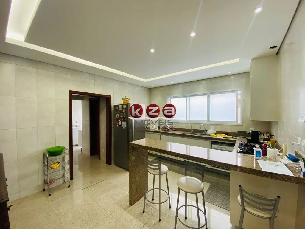 Imagem Luxuosa casa em condomínio à venda em Valinhos-SP, no Condomínio Canto Del Bosco: 3 quartos, 3 suítes, 3 salas, 4 vagas de garagem, 367m².