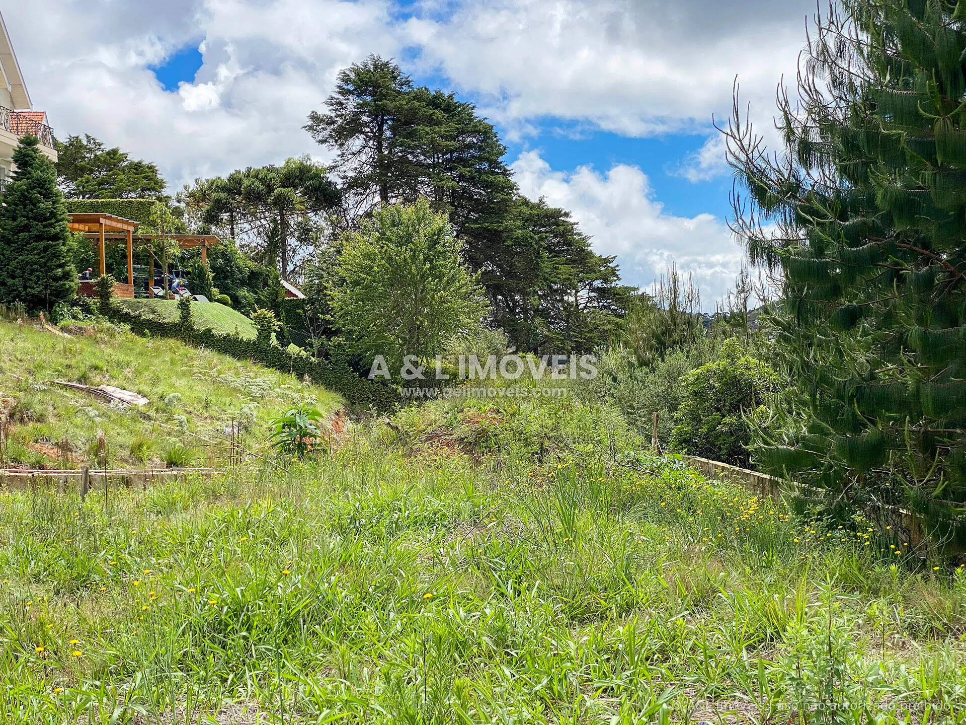 Imagem Terreno à venda em Campos do Jordão com 2.055,00 m²