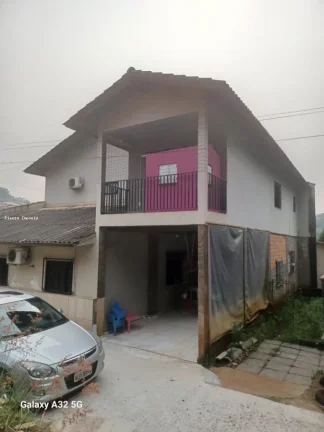 Imagem Casa para Venda em Concórdia, Industriários, 4 dormitórios, 2 suítes, 1 banheiro, 1 vaga