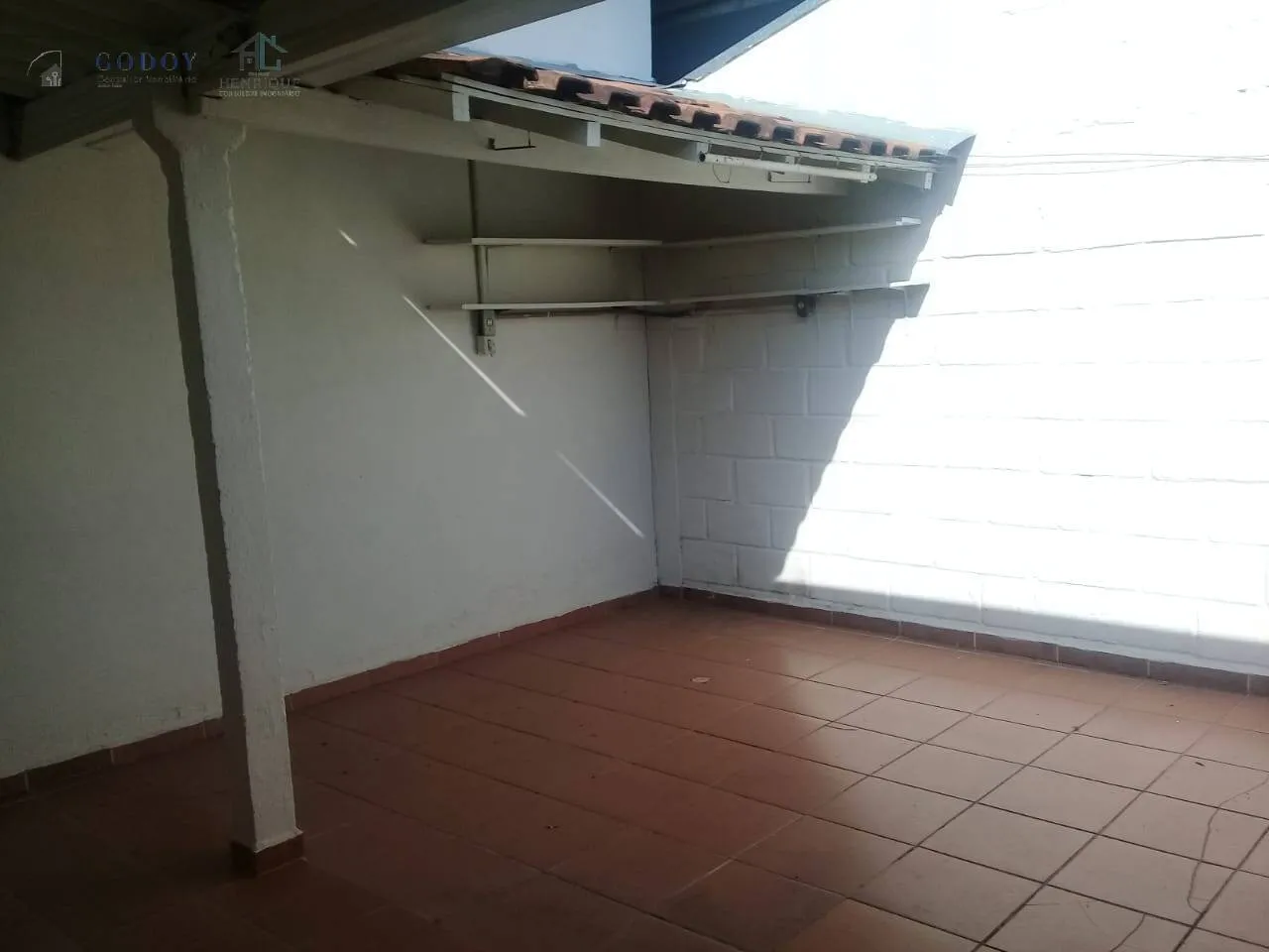 Imagem Ótima casa com 2 dormitórios e garagem coberta - Res. Mombaça