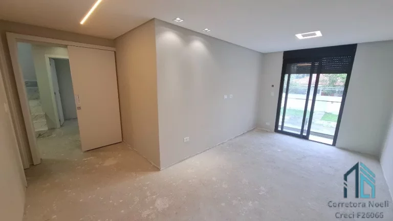 Imagem Sobrado alto padrão de esquina, com ático e terraço, 03 suítes, no Boa Vista em Curitiba PR