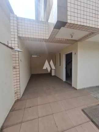 Imagem Sobrado Triplex , Recém Construído, 2 suítes , 2 vagas de garagem , Quintal e no Valor justo!