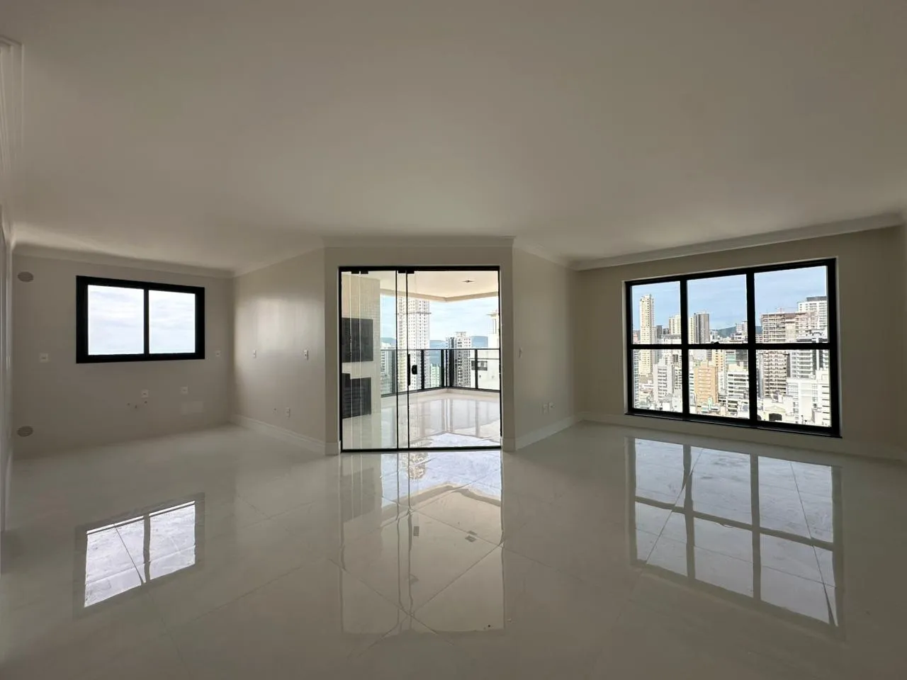 Imagem Apartamento com vista para o mar à venda com 168m2 por R$ 3.300.000,00