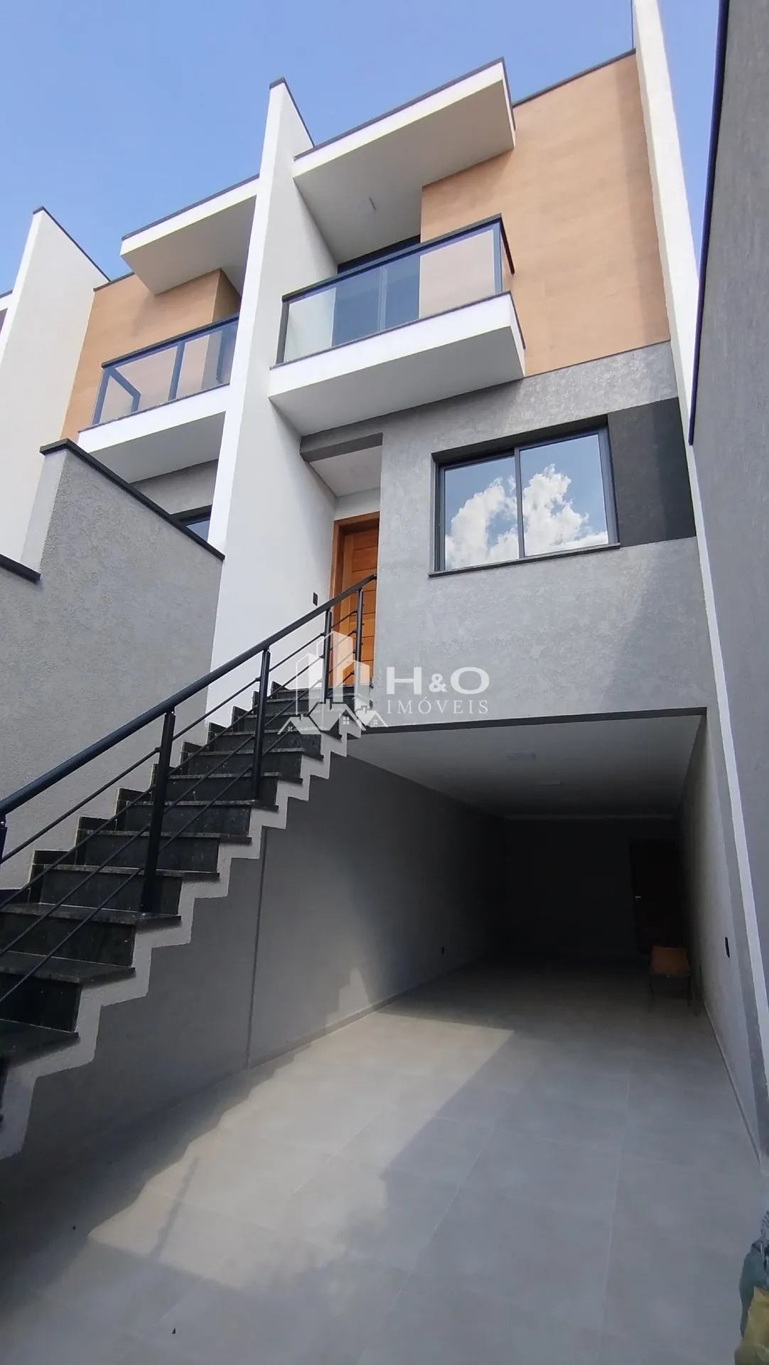 Foto do imóvel Sobrado Frontal à Venda - 3 Dormitórios (1 Suíte) - Acabamento em Porcelanato! BAIRRO JARDIM BRASILIA