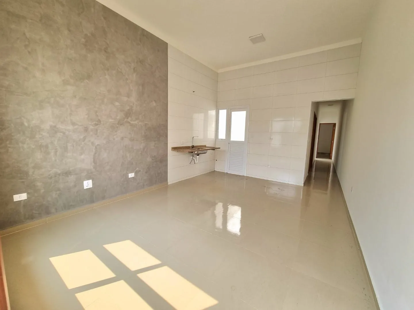 Imagem Casa Térrea com 2 Dormitórios, Terraço Gourmet Privativo, Localização Central e Acabamento Sofisticado