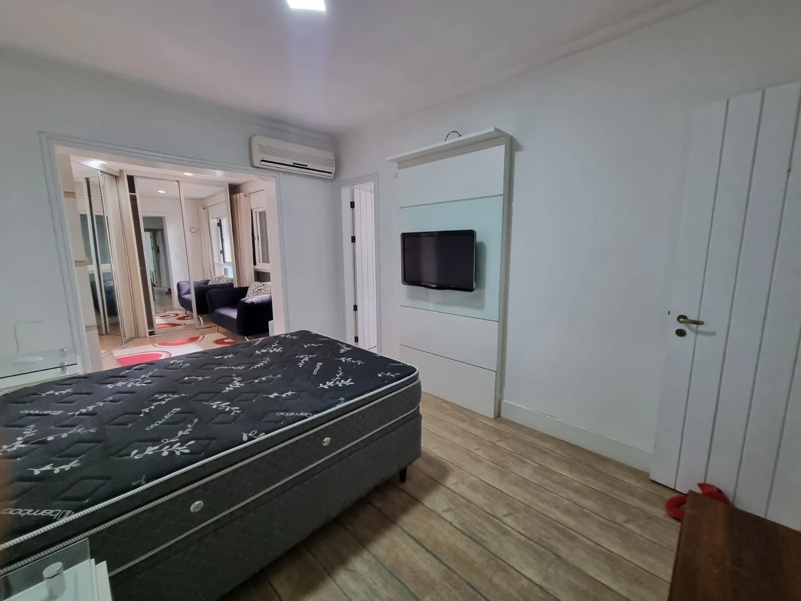 Imagem Casa em Condomínio 3 Suítes / Bairro Ipanema