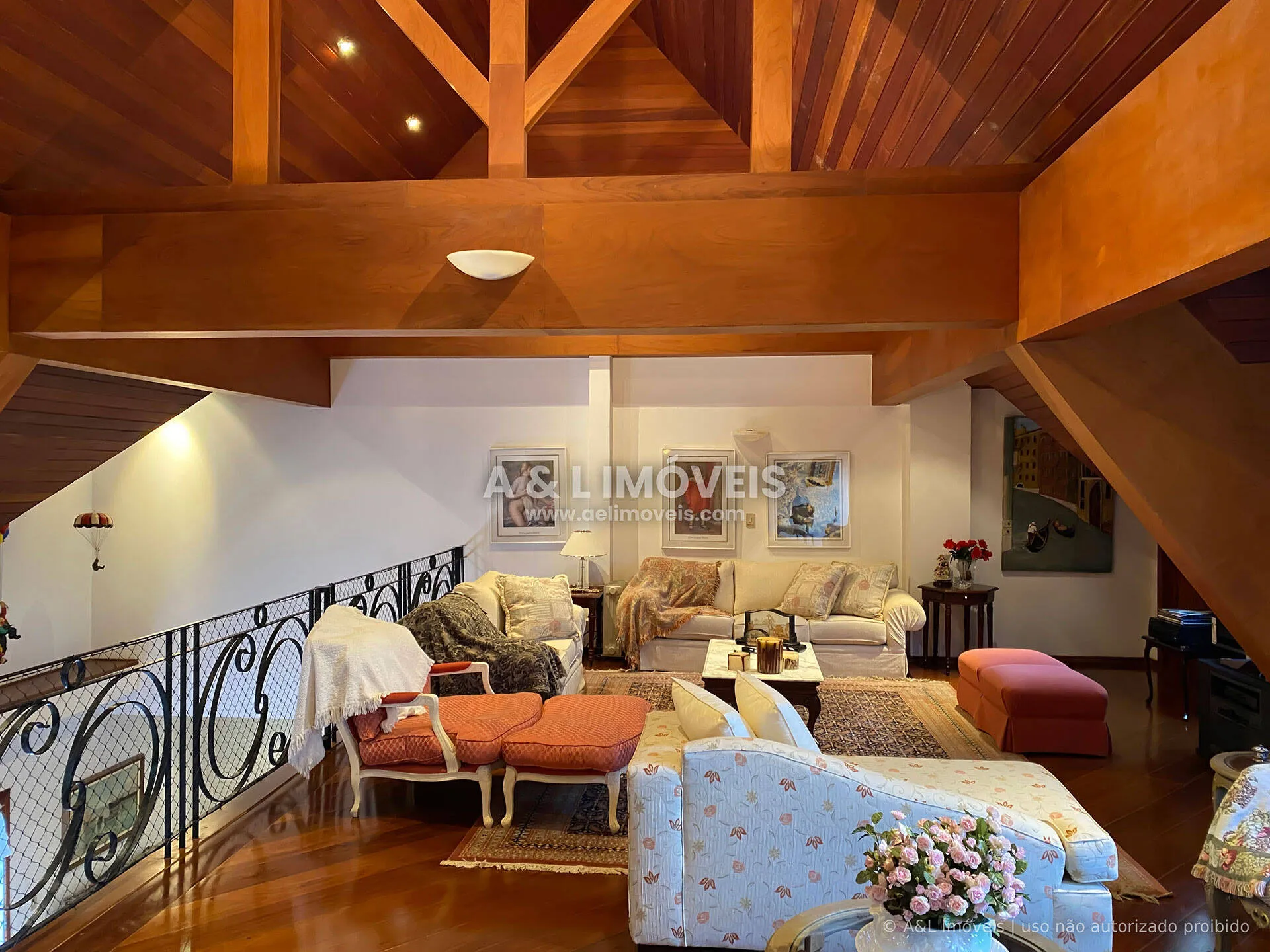 Imagem Apartamento Duplex Capivari | 326 m², 5 Suítes e SPA - Campos do Jordão