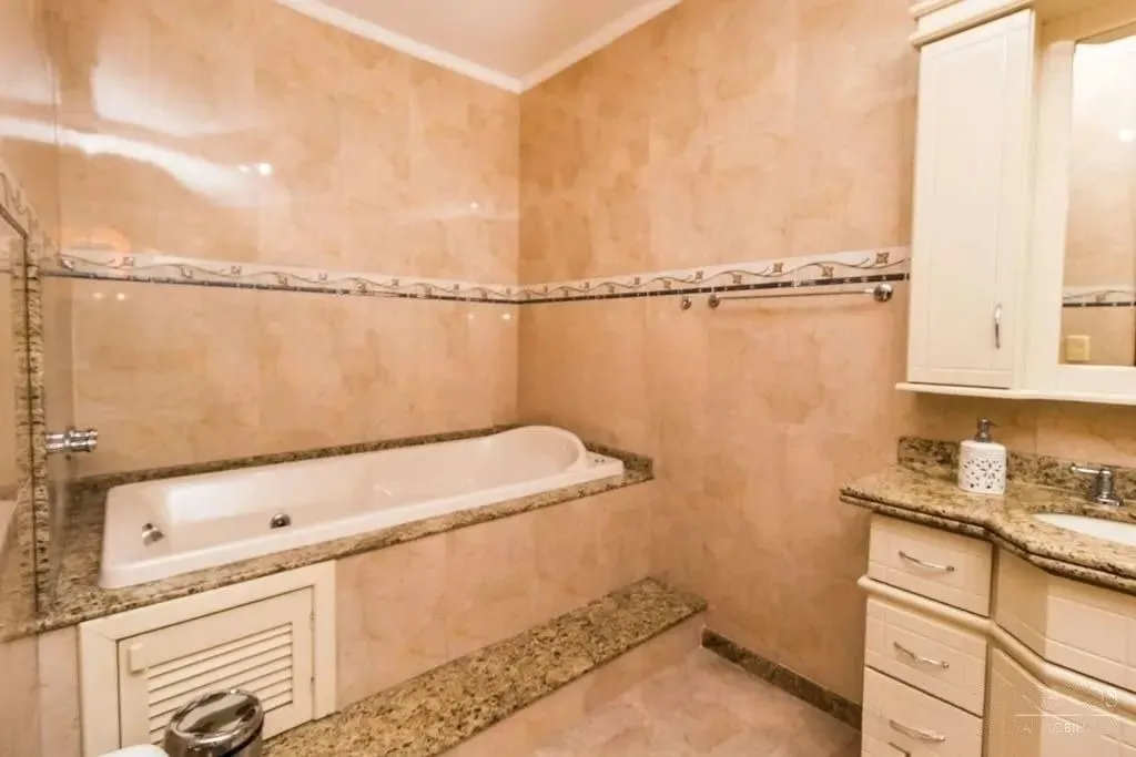 Imagem Casa com 3 dormitórios de 278m² à venda no Bairro Jardim Itú Sabará