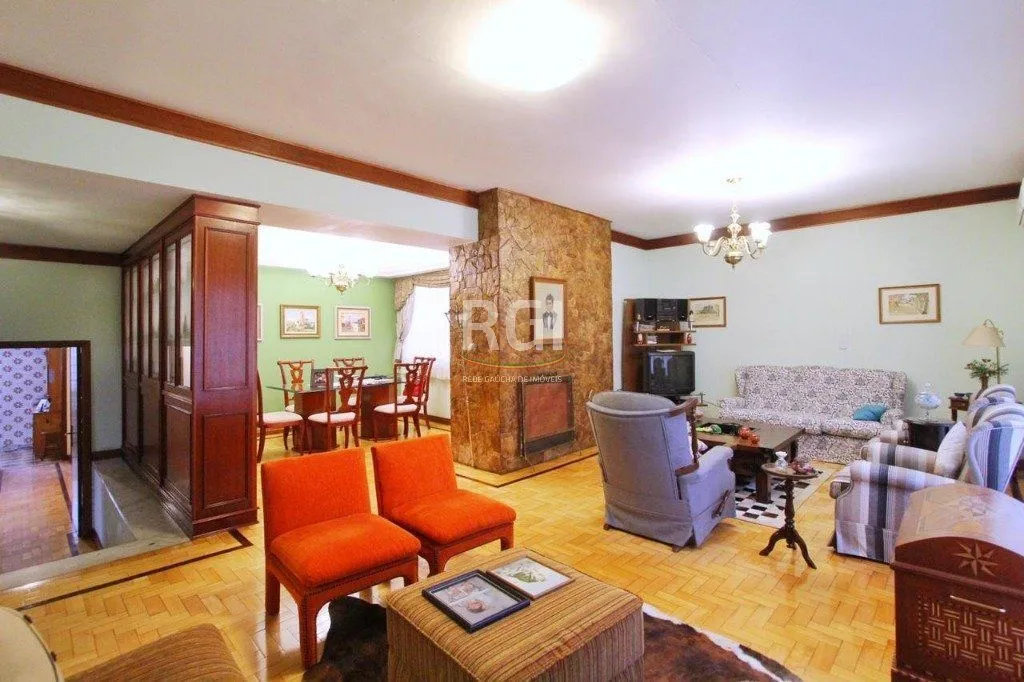 Imagem Casa para Venda - 250m², 3 dormitórios, 1 vaga - Teresópolis