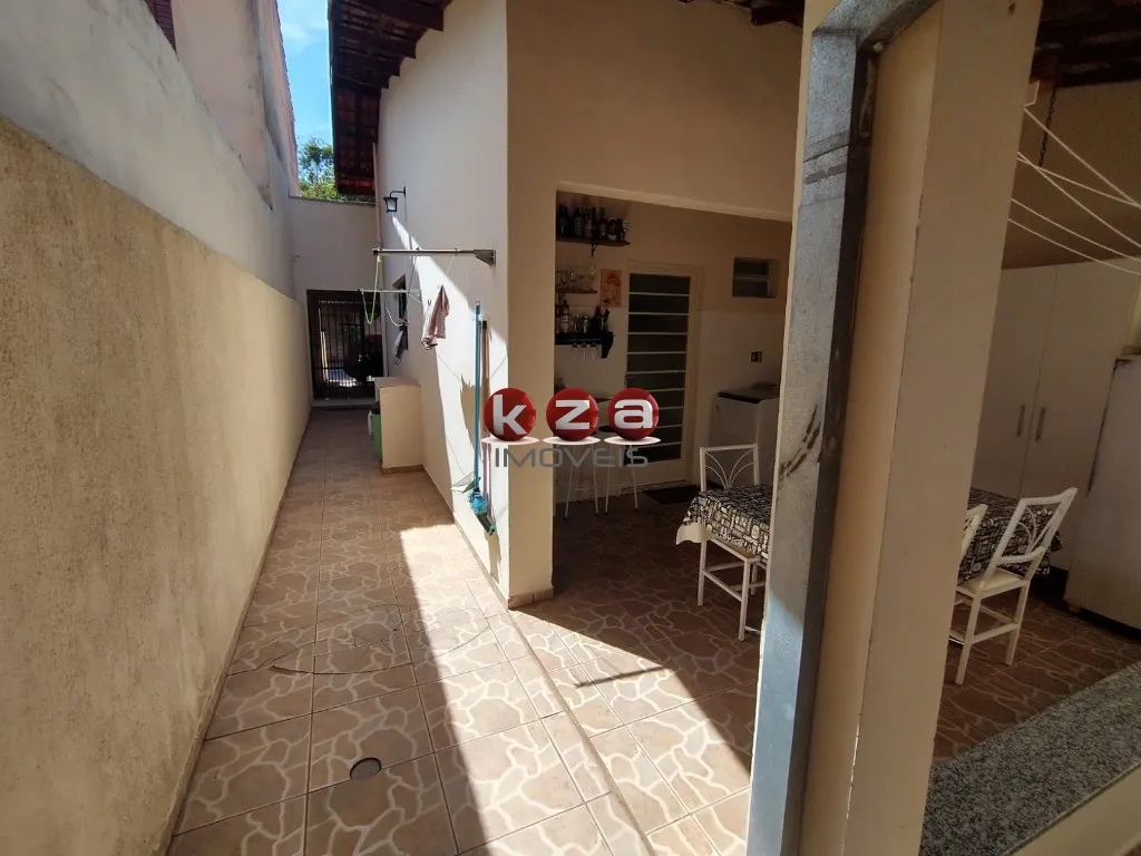 Imagem Casa em Condomínio de Luxo no Parque das Colinas - Valinhos-SP 2 Quartos, 1 Suíte, 3 Salas, 2 Banheiros, 3 Vagas - 160m²