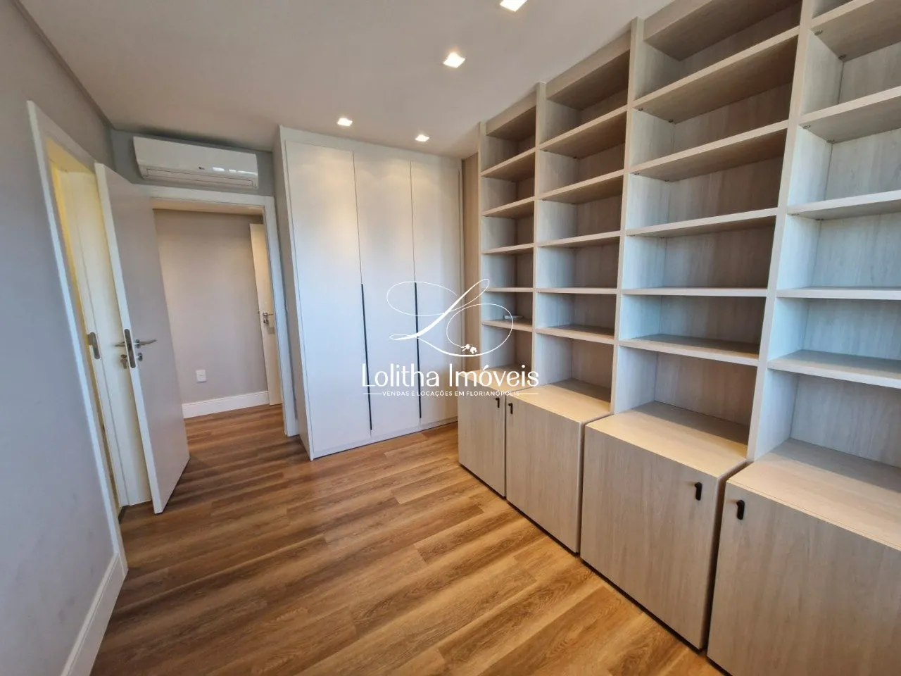 Imagem APARTAMENTO DE LUXO COM 3 SUÍTES, SEMI MOBILIADO À VENDA NO KOBRASOL - SÃO JOSÉ/SC.