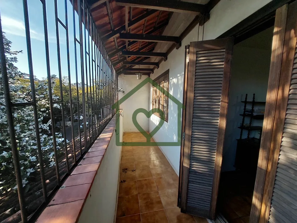 Imagem Casa à venda no bairro Rio Branco, Porto Alegre, com 176,33 m2 de área construída em terreno de 1...