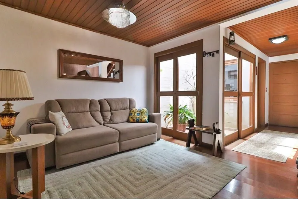 Imagem Casa térrea com 2 dormitórios, lavabo, espaço gourmet e 2 vagas.