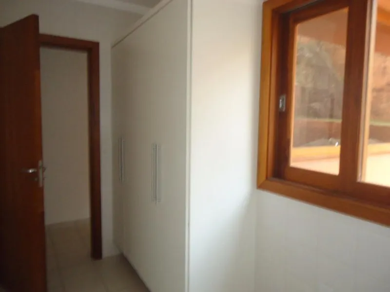 Imagem Magnífica Casa de Condomínio à Venda em Valinhos-SP, Bairro Pinheiro: 4 quartos, 4 suítes, 3 salas, 5 banheiros, 5 vagas, 450m².