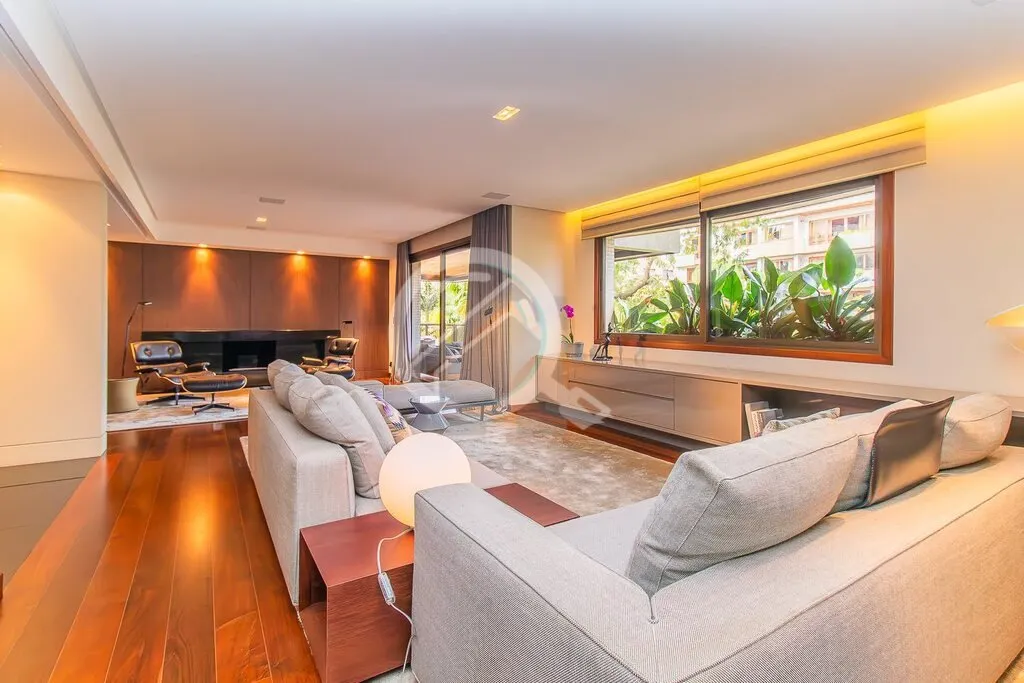 Apartamento de luxo na rua Santo Inácio em Moinhos de Vento - Porto Alegre. Preço e disponibilidad...