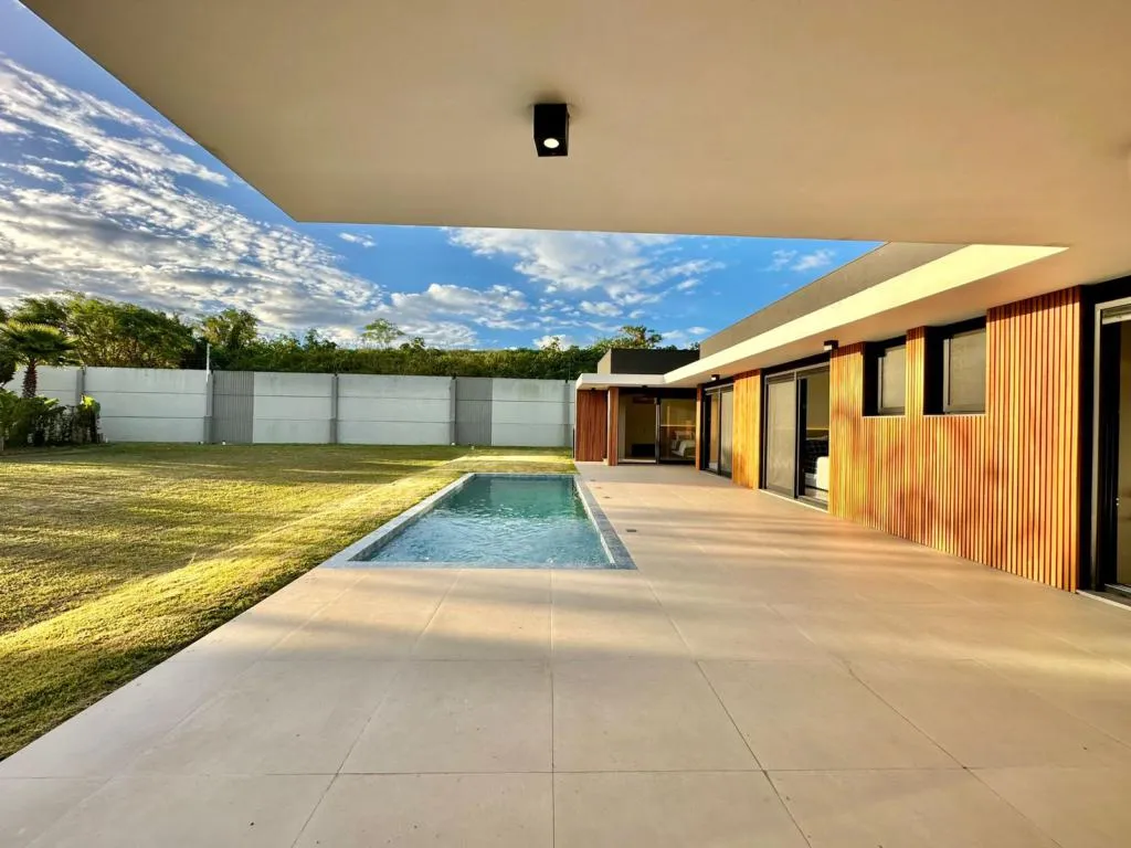 Imagem Casa em Condominio 4 Dormitórios - Bairro --