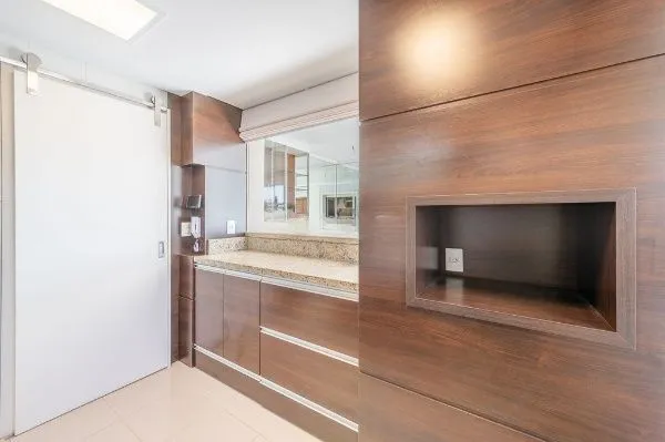Imagem Vende-se apartamento com 2 quartos (1 suíte), 74m² e 2 vagas - Petrópolis
