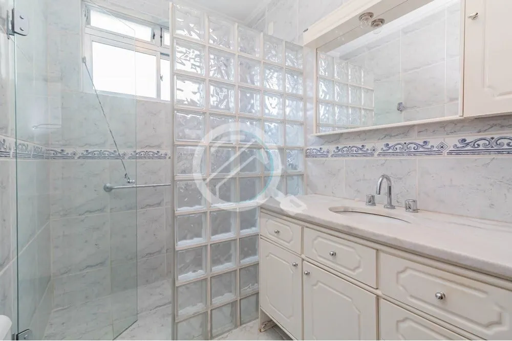 Imagem Amplo apartamento à venda em localização privilegiada, no bairro Rio Branco, - em Porto Alegre. D...