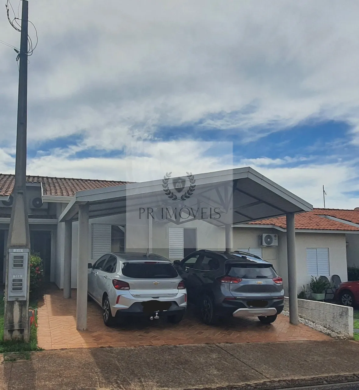 Foto do imóvel Casa em Condomínio à Venda em Araraquara-SP, Jardim Dumont: 2 Quartos, 2 Salas, 1 Banheiro, 2 Vagas de Garagem, 102,44m²