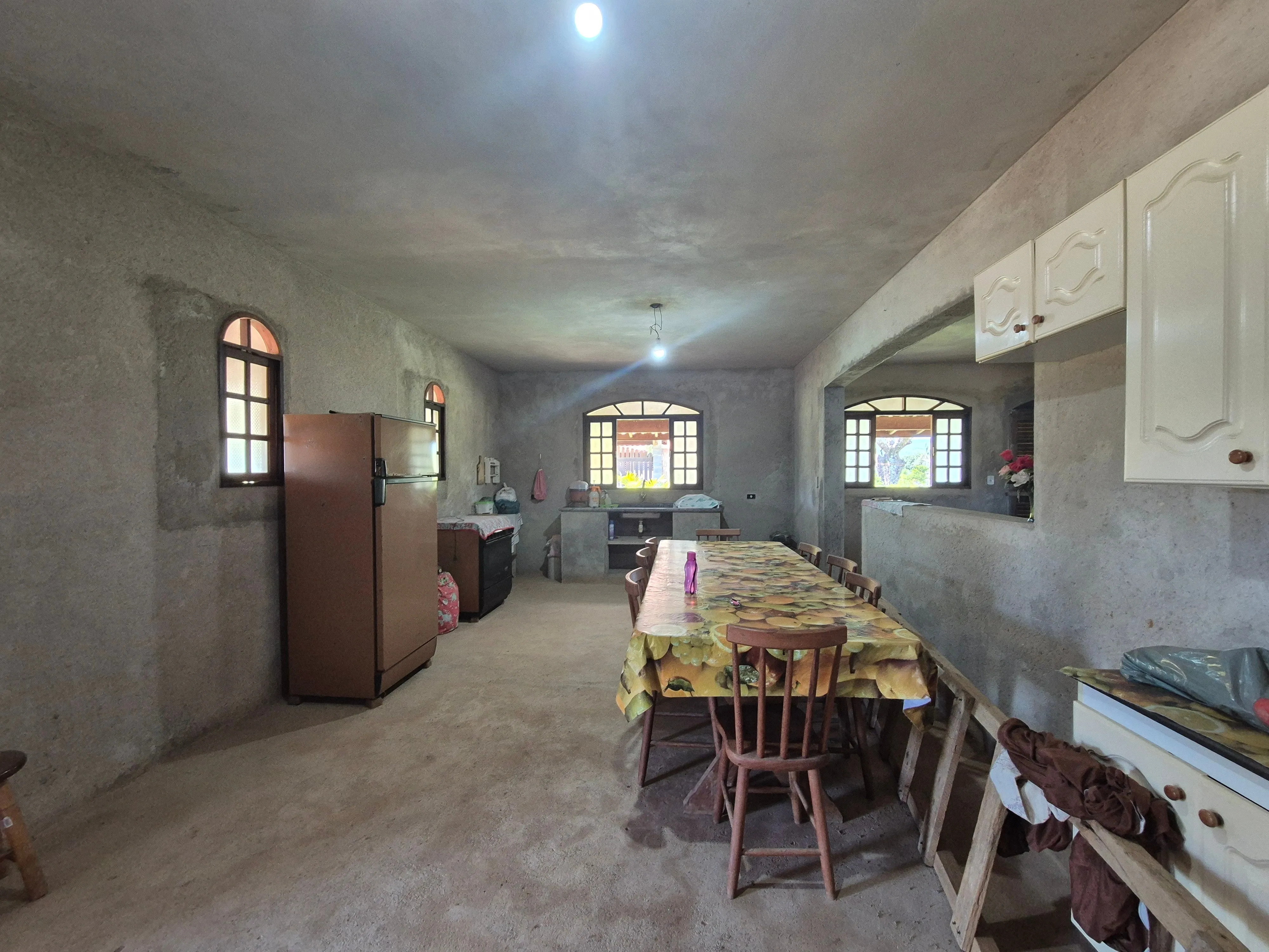Imagem Chácara de esquina | Condomínio Arco-Íris - Salto de Pirapora | 2.000 m² de terreno | 230 m² de área construída | 3 dormitórios, sendo 1 suíte | Campo