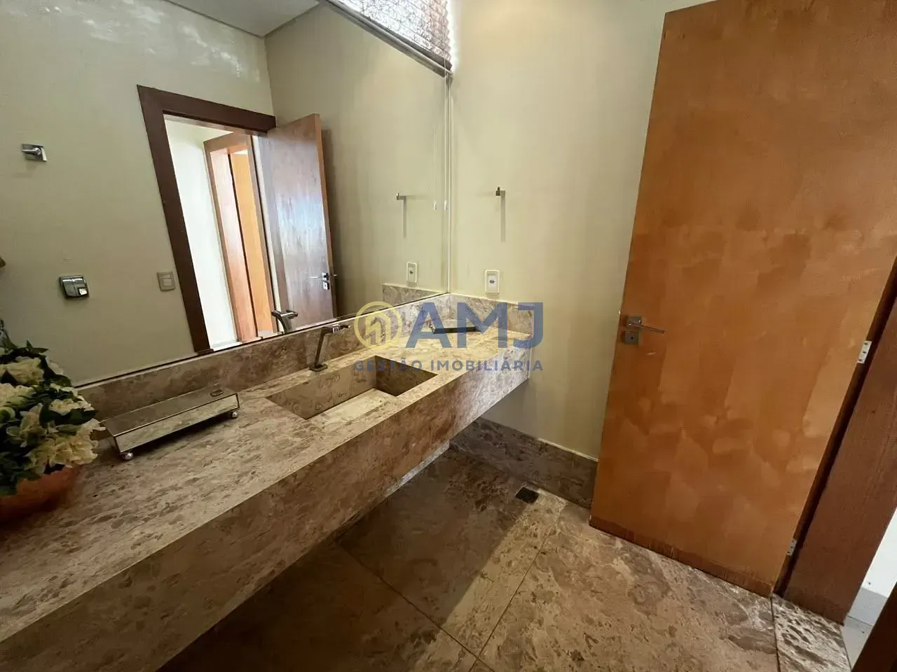 Imagem Sobrado para Locação 5 Quartos, 4 Suites, 2 Vagas, 614M², Jardins Madri, Goiânia - GO | Jardins Madri