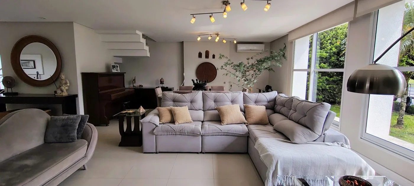 Imagem Casa em condominio fechado em Santa Feicidade. Amplo terreno