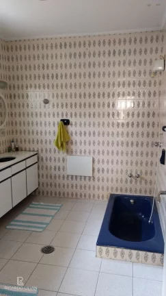 Imagem "Espetacular Casa Térrea na Vila Rosália, Guarulhos: Um Oásis Junto ao Lago dos Patos!"