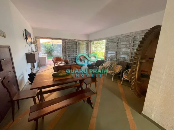 Imagem Casa ampla, térrea, 3 dormitórios sendo 2 suítes, sala para 2 ambientes com lareira, lavabo, cozinha, área de serviço, despensa